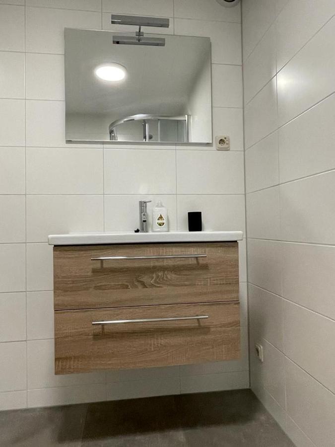 Escape, Appartement Met Groot Terras Buren  Kültér fotó