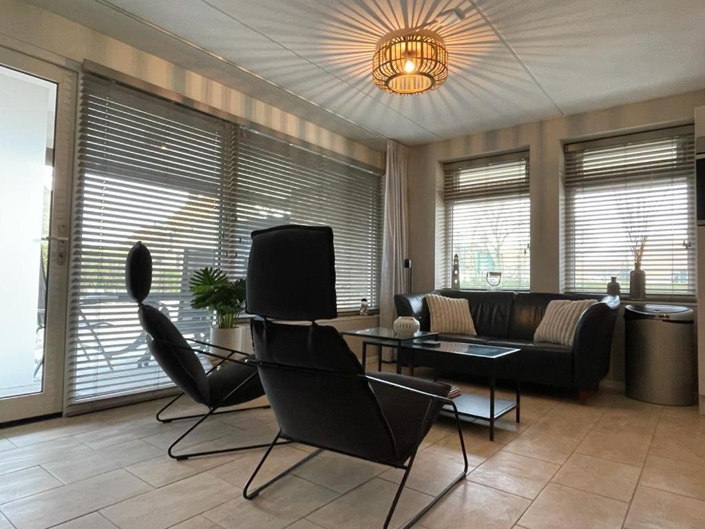 Escape, Appartement Met Groot Terras Buren  Kültér fotó