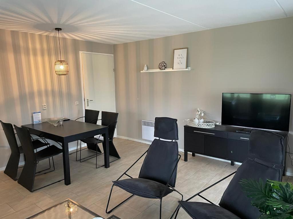 Escape, Appartement Met Groot Terras Buren  Kültér fotó